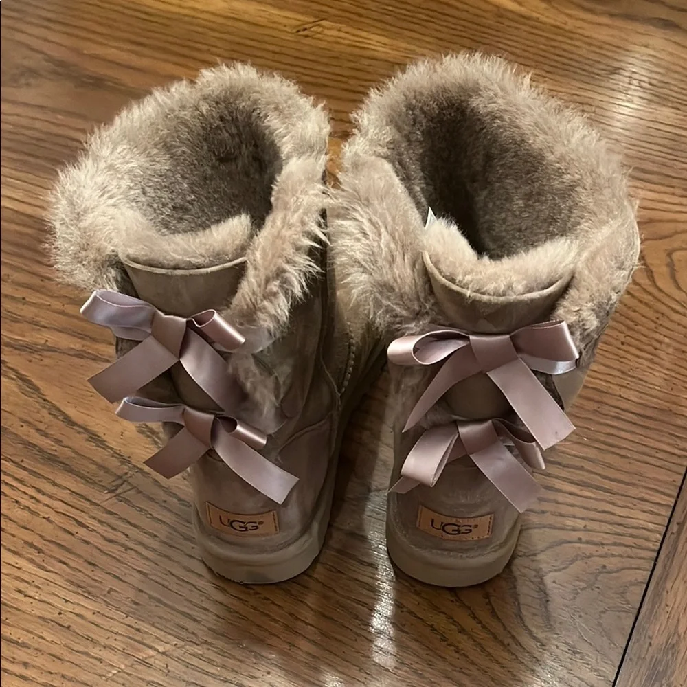 Ugg Bailey Tan Boots,‎ size 8